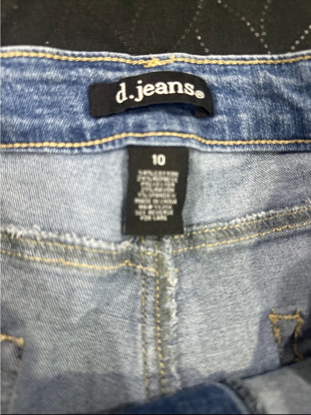 Classic Blue Women's Jeans - d. Jeans - Comfortable Everyday Fit - Picture 5 of 8